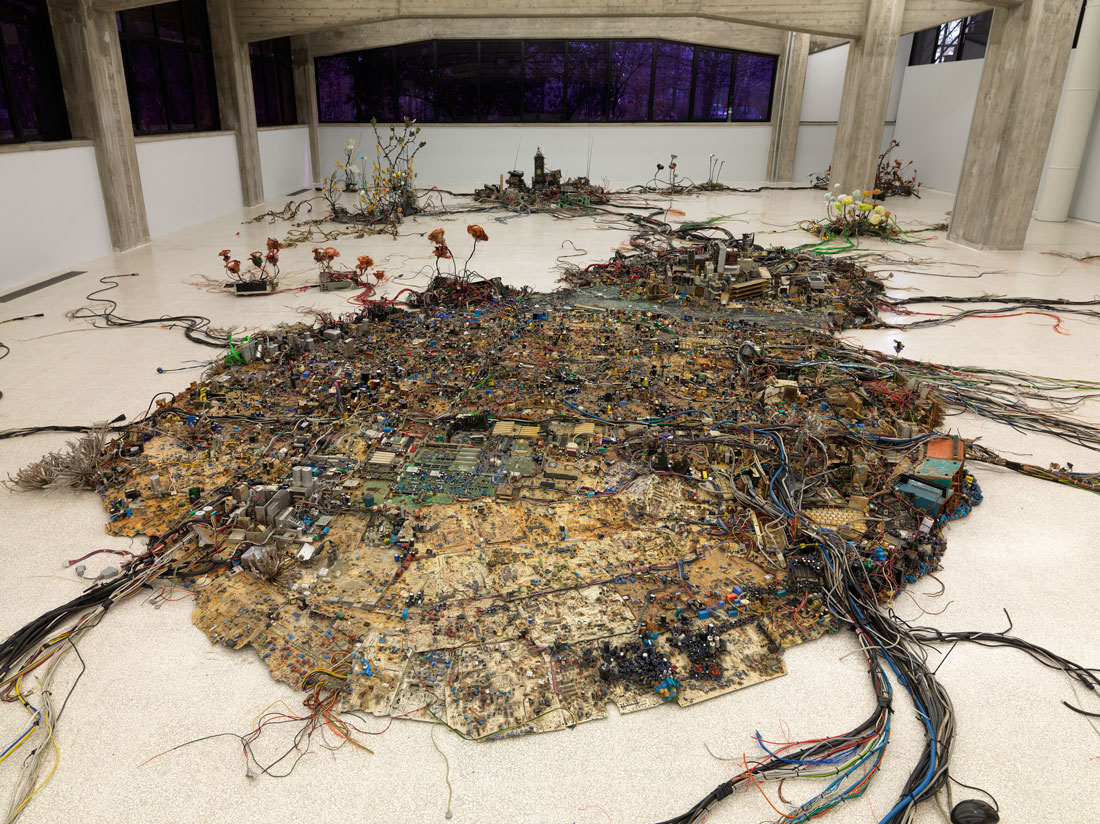 Kritof Kintera artista mostra collezione maramotti post
			naturalia naturale artificiale postmodern cali elettrici
			microchip5